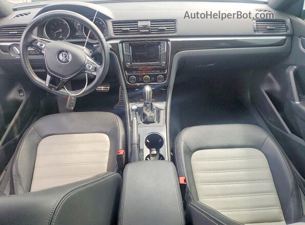 1VWJM7A32JC048980 2018 VOLKSWAGEN PASSAT White Вид панелі приладів