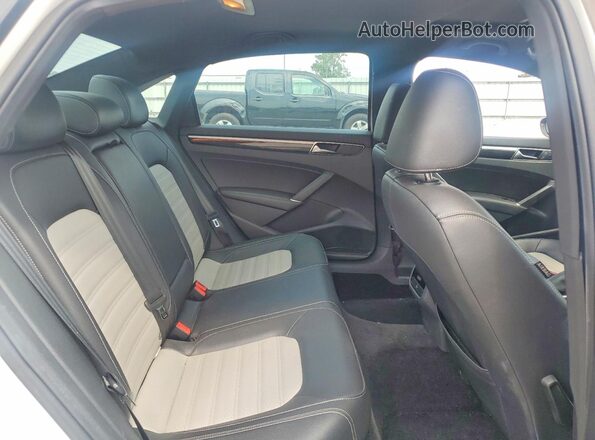 1VWJM7A32JC048980 2018 VOLKSWAGEN PASSAT White Вид задніх сидінь