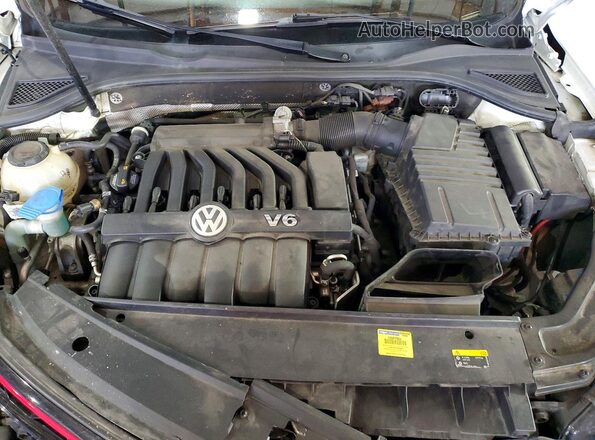 1VWJM7A33JC038619 2018 VOLKSWAGEN PASSAT White Rear interior view