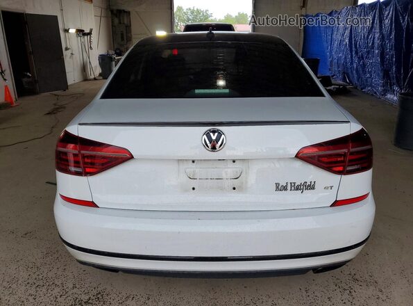 1VWJM7A33JC038619 2018 VOLKSWAGEN PASSAT White Rear view