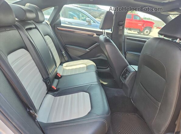 1VWJM7A34JC039682 2018 VOLKSWAGEN PASSAT Silver Հետևի նստատեղերի տեսք