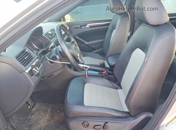 1VWJM7A34JC049483 2018 VOLKSWAGEN PASSAT Серебряный Вид салона спереди