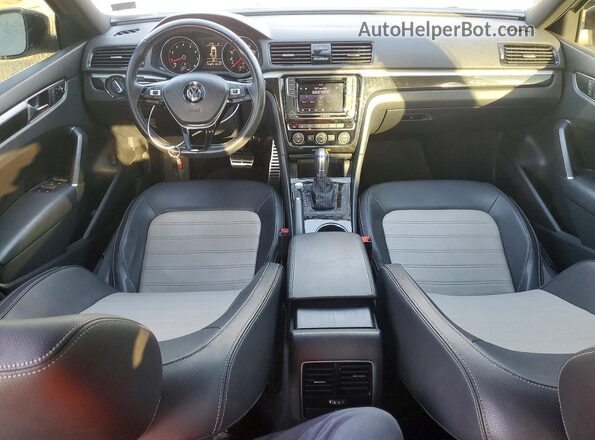 1VWJM7A34JC049483 2018 VOLKSWAGEN PASSAT Серебряный Вид панели приборов