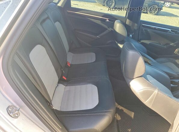 1VWJM7A34JC049483 2018 VOLKSWAGEN PASSAT Серебряный Вид задних сидений