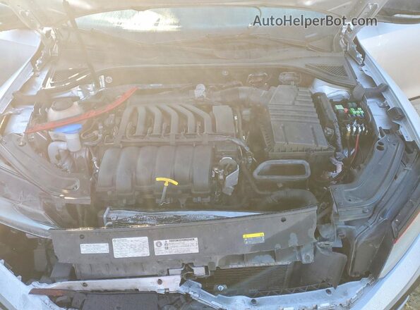 1VWJM7A34JC049483 2018 VOLKSWAGEN PASSAT Серебряный Вид задней части салона