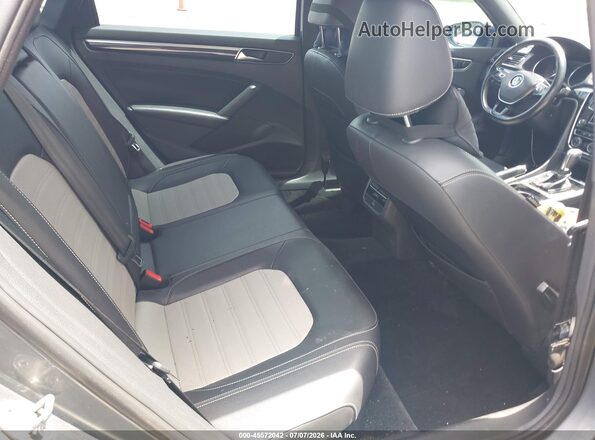 1VWJM7A35JC037858 2018 VOLKSWAGEN PASSAT Gray VIN կոդի պիտակի տեսք