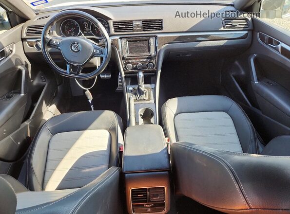 1VWJM7A36JC035522 2018 VOLKSWAGEN PASSAT White წინა პანელის ხედი