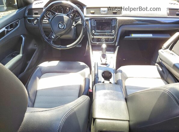 1VWJM7A38JC039653 2018 VOLKSWAGEN PASSAT Black Widok deski rozdzielczej