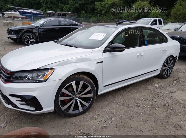 1VWJM7A38JC047977 2018 VOLKSWAGEN PASSAT Белый Передняя левая четверть
