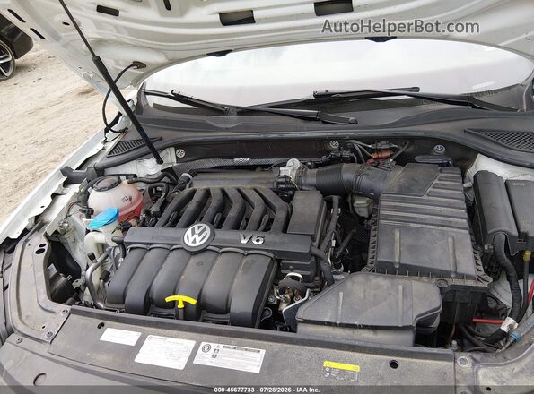1VWJM7A38JC047977 2018 VOLKSWAGEN PASSAT Белый Вид сзади
