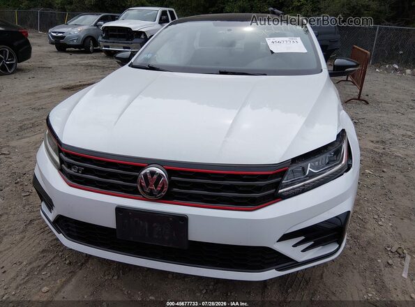 1VWJM7A38JC047977 2018 VOLKSWAGEN PASSAT Белый Вид щитка приборов