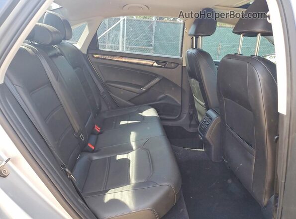 1VWMA7A31LC009127 2020 VOLKSWAGEN PASSAT Silver Rear seats view