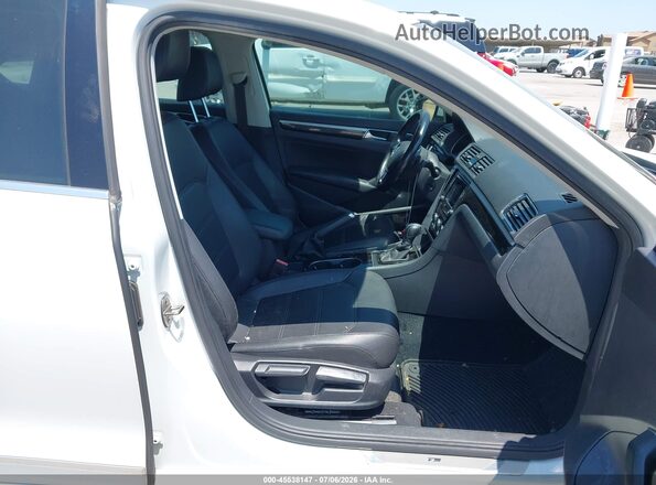 1VWMA7A32KC003237 2019 VOLKSWAGEN PASSAT White Widok wnętrza z przodu