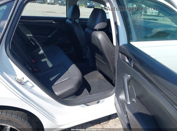 1VWMA7A33LC019318 2020 VOLKSWAGEN PASSAT Белый Вид наклейки с VIN-кодом