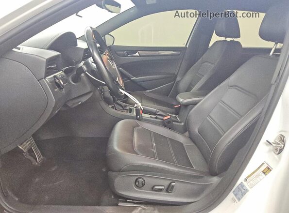 1VWMA7A38MC012009 2021 VOLKSWAGEN PASSAT White Vista interior delantera