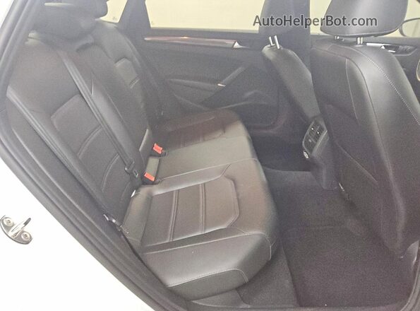 1VWMA7A38MC012009 2021 VOLKSWAGEN PASSAT White Vista de los asientos traseros
