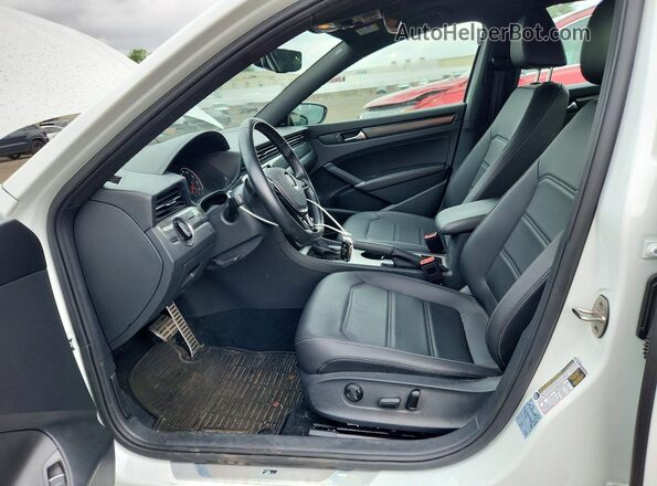 1VWMA7A38NC002517 2022 VOLKSWAGEN PASSAT White Widok wnętrza z przodu