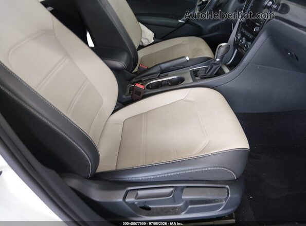 1VWMA7A39LC015337 2020 VOLKSWAGEN PASSAT White წინა სალონის ხედი
