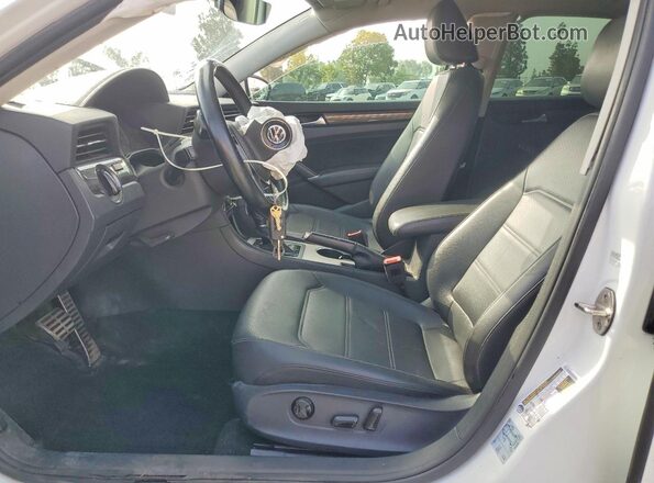 1VWMA7A3XLC018828 2020 VOLKSWAGEN PASSAT White წინა სალონის ხედი