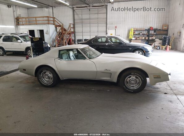 1Z37L63404628     1974 CHEVROLET CORVETTE Серебряный Вид задней части салона