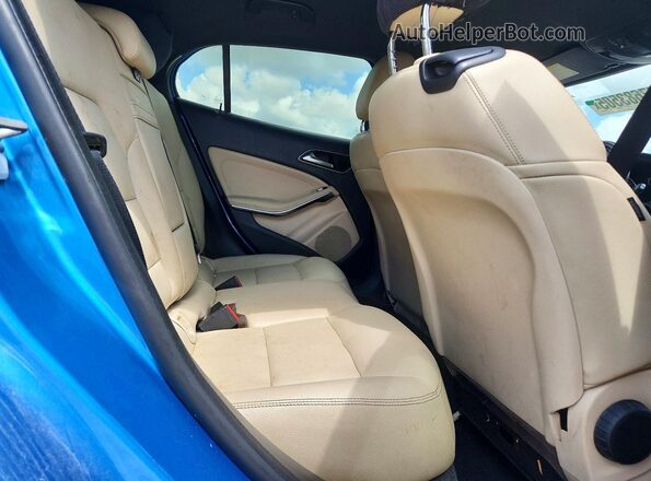 WDCTG4EB3GJ208902 2016 MERCEDES-BENZ GLA Blue Widok zestawu wskaźników
