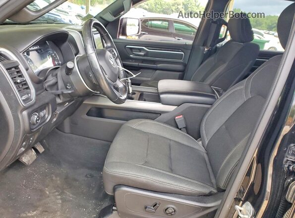 1C6RRFFG3KN818677 2019 RAM 1500 Черный Вид панели приборов