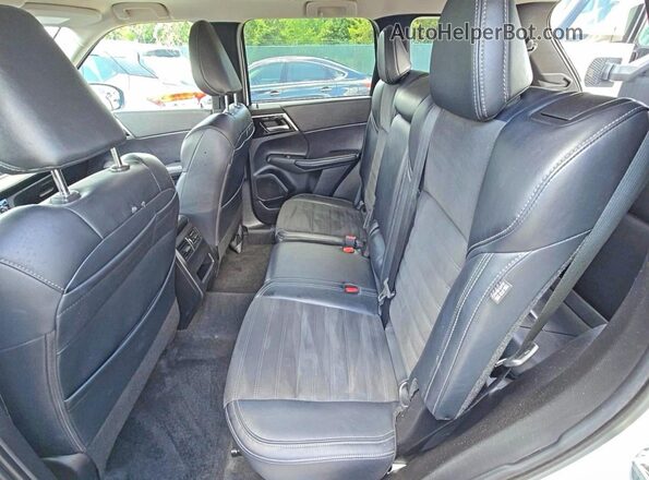 JA4J3VA81RZ021066 2024 MITSUBISHI OUTLANDER White Widok wnętrza z przodu