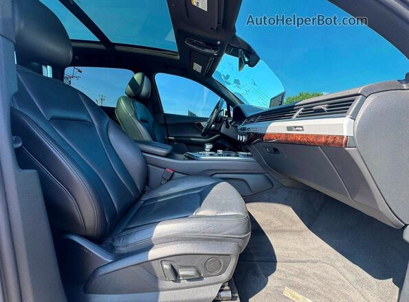 WA1LHAF7XJD045466 2018 AUDI Q7 Белый Вид спереди