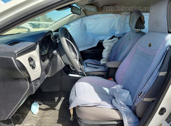 5YFBURHE5KP941857 2019 TOYOTA COROLLA Белый Вид панели приборов
