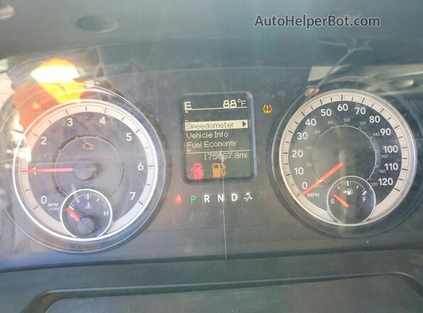 1C6RR7GG3KS688681 2019 RAM 1500 White Вид задніх сидінь