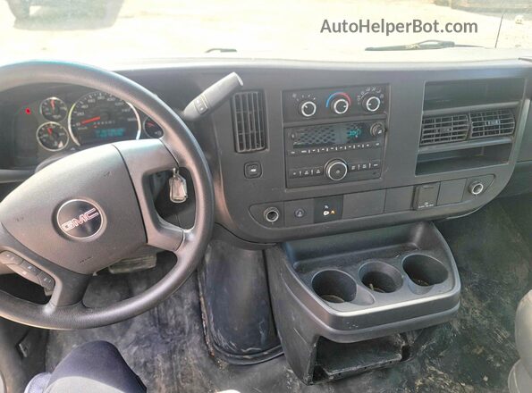 1GTW7AFF0H1344229 2017 GMC SAVANA White Հետևի նստատեղերի տեսք