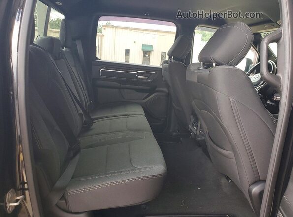 1C6RRFFG3KN818677 2019 RAM 1500 Черный Вид задней части салона