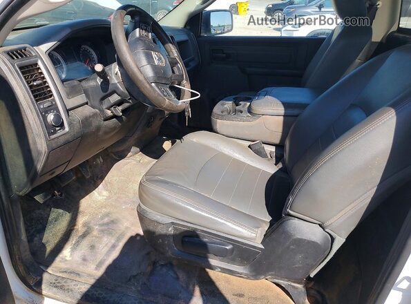 3C6JR6DT0HG787192 2017 RAM 1500 Белый Вид панели приборов
