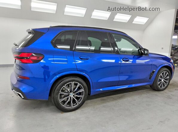 5UX33EU04T9018947 2026 BMW X5 Blue Front right