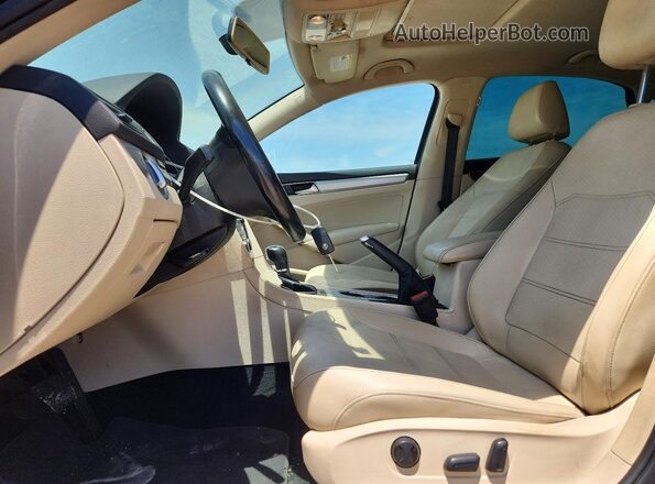 1VWLA7A3XKC009735 2019 VOLKSWAGEN PASSAT Black Вид панелі приладів