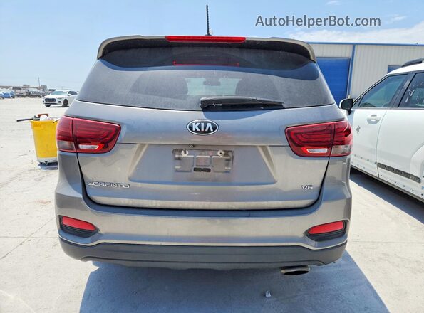 5XYPG4A5XKG483053 2019 KIA SORENTO Silver Vista interior delantera