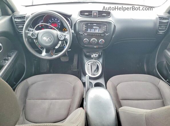 KNDJN2A25J7892627 2018 KIA SOUL Green Vista del cuadro de instrumentos