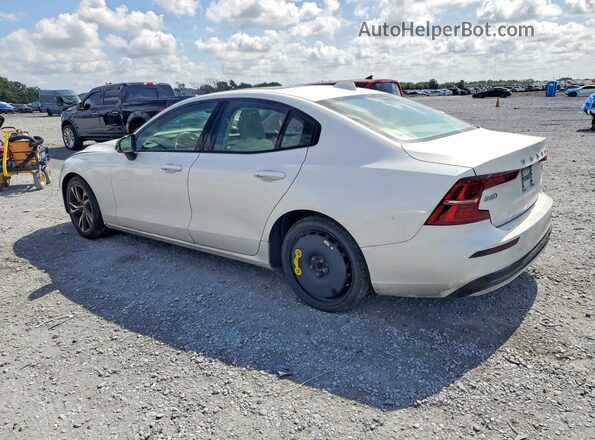7JRL12FJ5SG369129 2025 VOLVO S60 White Հետևի աջ