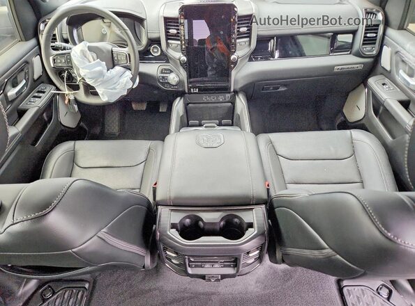 1C6SRFLP2SN657325 2025 RAM 1500 Charcoal Widok zestawu wskaźników