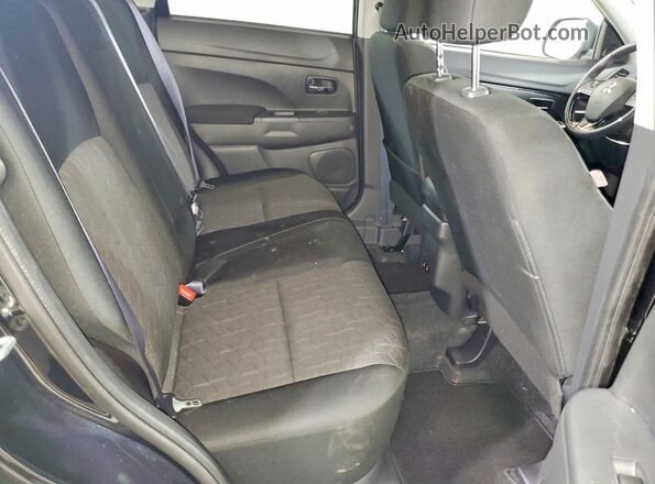JA4ARUAU4TU005583 2026 MITSUBISHI OUTLANDER Black ძრავის განყოფილების ხედი