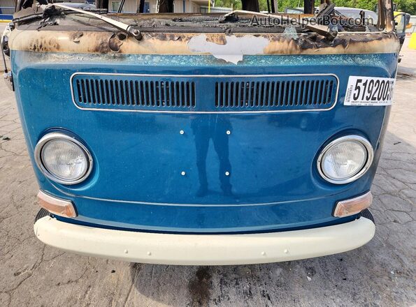 2212083462 1971 VOLKSWAGEN TRANSORTER Синий Вид подкапотного пространства