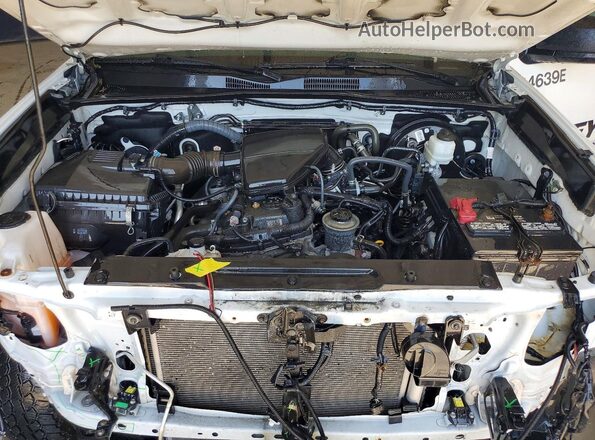3TYSX5EN4NT011257 2022 TOYOTA TACOMA White Вид задньої частини салону