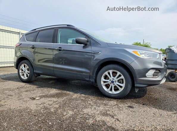 1FMCU9GD8JUB03042 2018 FORD ESCAPE Gray Вид спереду
