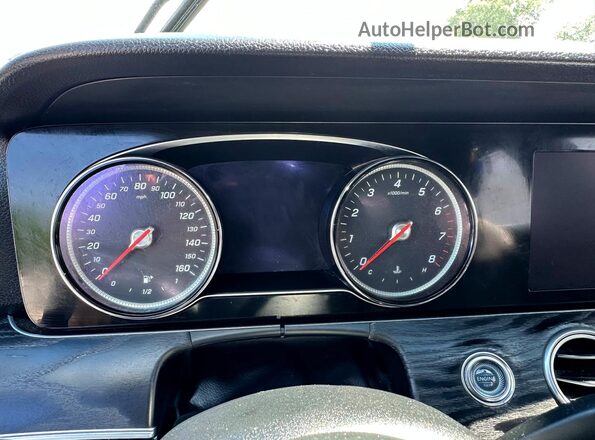 WDDZF4KB5KA511475 2019 MERCEDES-BENZ E Черный Вид салона спереди