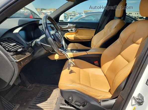 YV4A22PKXJ1333641 2018 VOLVO XC90 White Vista del salpicadero