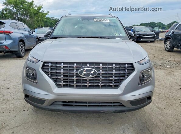 KMHRC8A33SU391674 2025 HYUNDAI VENUE Серебряный Вид сзади