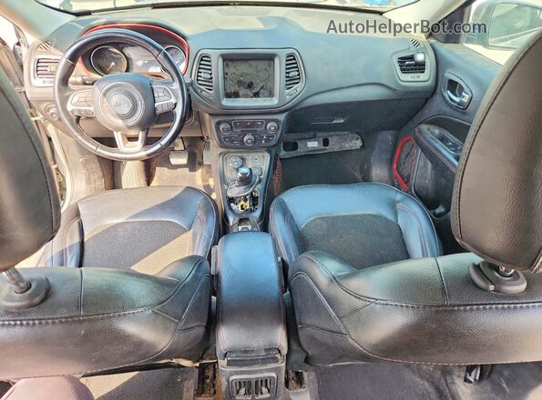 3C4NJDDBXLT195280 2020 JEEP COMPASS Серый Вид щитка приборов