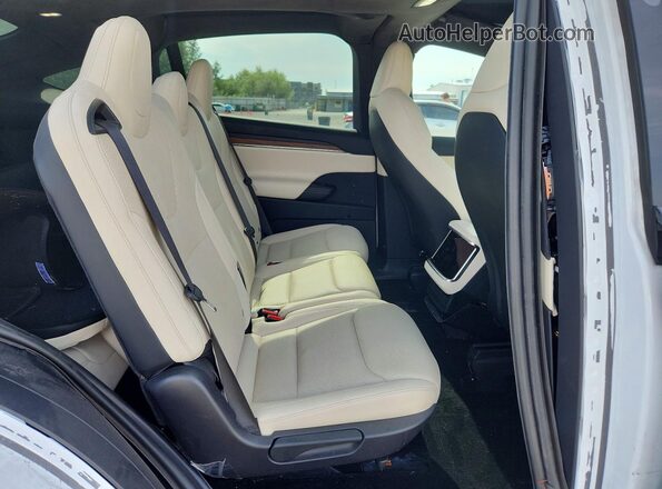7SAXCAE5XNF358234 2022 TESLA MODEL White Widok komory silnika