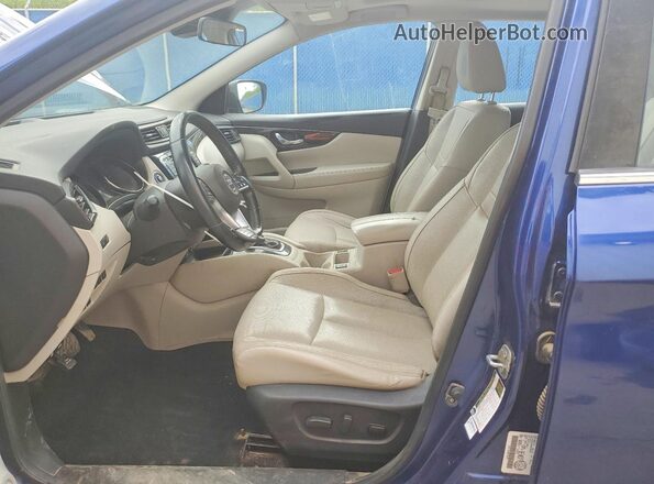 JN1BJ1CR4HW136245 2017 NISSAN QASHQAI Blue Widok wnętrza z przodu