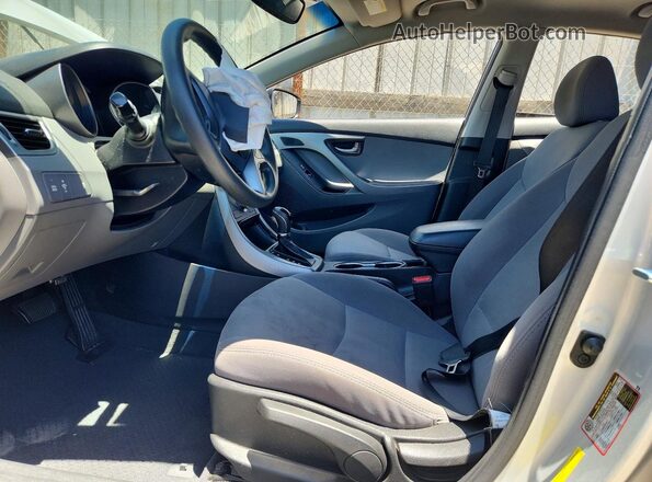 5NPDH4AE8GH667083 2016 HYUNDAI ELANTRA Silver Widok deski rozdzielczej